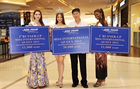 Prasong Nitinavakorn (2nd right), Shop Operations Manager of King Power Pattaya Complex, welcomes and presents cash vouchers to Miss International Queen 2012 Kevin Balot from the Philippines (2nd right), along with first runner up Jessika Simoes from Brazil (right) and second runner up Panvilas Mongkol from Thailand (left).